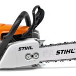 Технические характеристики Производитель STIHL Модель MS 271 Рабочий объем 50.2 см³ Мощность 3.5 л.с. / 2.6 кВт Частота максимальной мощности 9500 об/мин Частота холостого хода 2800 об/мин Свеча зажигания Bosch WSR 6 F Межэлектродный зазор 0.5 мм Объём топливного бака 500 мл Объём масляного бака 240 мл Тип масляного насоса Полноавтоматический Длина шины 400 мм Ширина паза шины 1.6 мм Шаг цепи 0.325″ Количество звеньев 67 шт Скорость цепи 24.4 м/сек Мощность звука 115 дБ(А) Уровень шума у оператора 103 дБ(А) Вибрация (передняя/задняя рукоятка) 4.5 м/с² Комплектация Пила, шина Rollomatic, цепь STIHL Oilomatic Rapid Micro, руководство Габариты в упаковке 470×320×270 мм Вес 5.6 кг