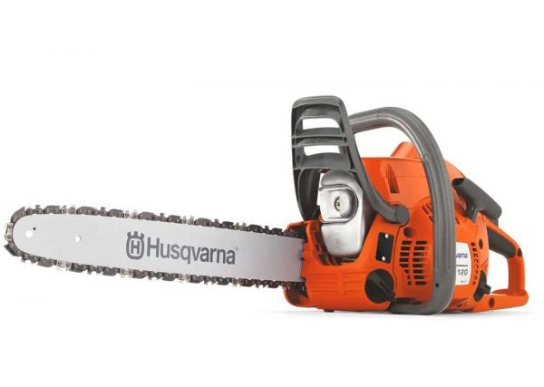 Бензопила Husqvarna 120 Mark II-14″ на бревне крупным планом