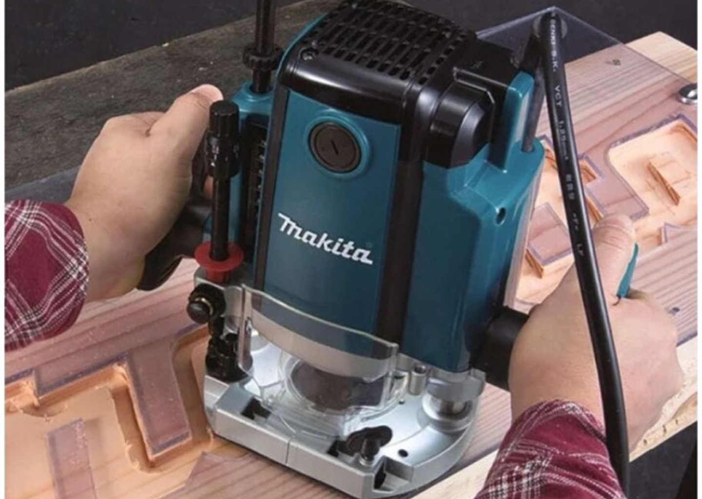 Фрезер погружной Makita RP1802X02 1850 Вт, цанга 12 мм, глубина 70 мм Фрезер погружной Makita RP1802X02 1850 Вт, цанга 12 мм, глубина 70 мм — изображение 4