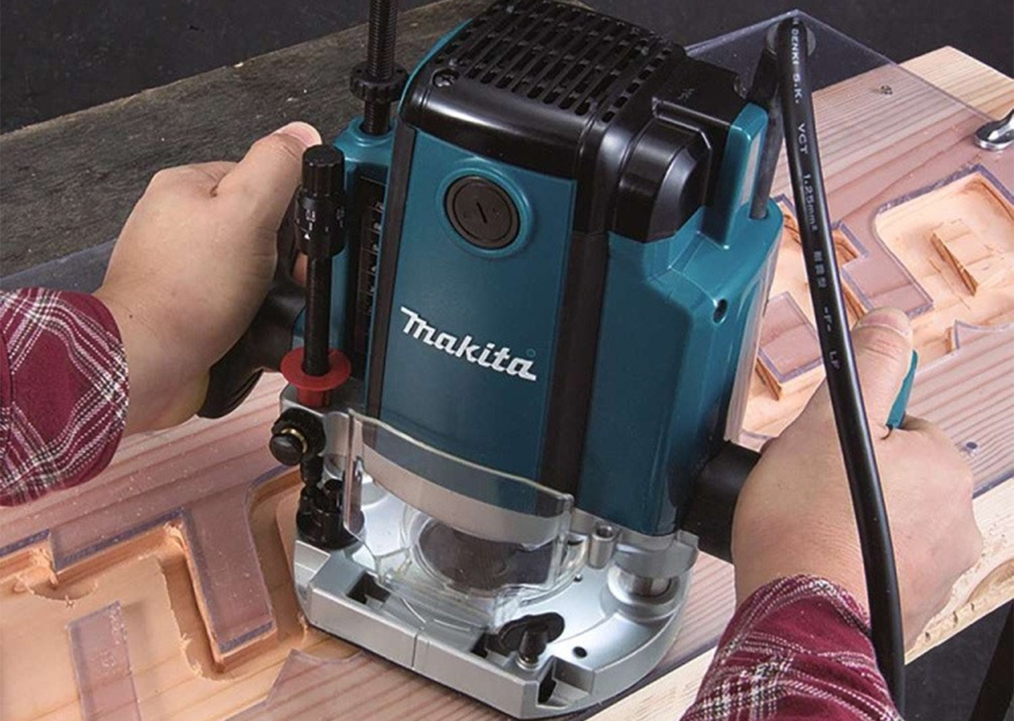 Фрезер погружной Makita RP 1803FX02, 22000 об/мин, 1650 Вт Фрезер погружной Makita RP 1803FX02, 22000 об/мин, 1650 Вт — изображение 4